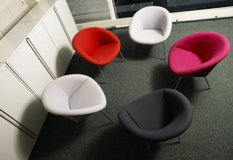 4 empty chairs to link to in-company training